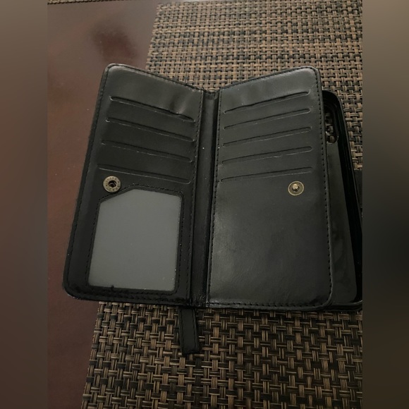 iPhone 13 case - Picture 2 of 8